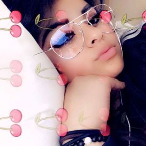 Meet your Posher, Claudia